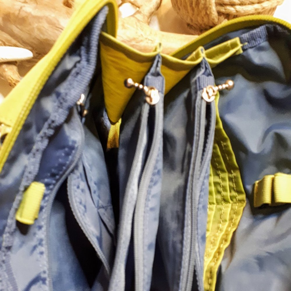 Baggallini Multi-Pocket Nylon Convertible Bagg - Picture 10 of 12